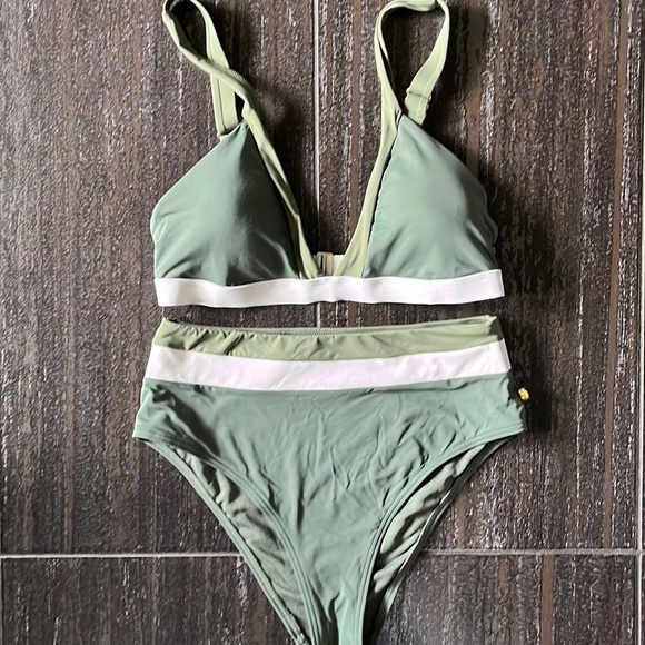 💥Price Drop💥la Vie en Rose bikini set - Picture 1 of 9
